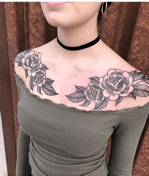 Tatuajes De Flores Para Mujer En El Pecho